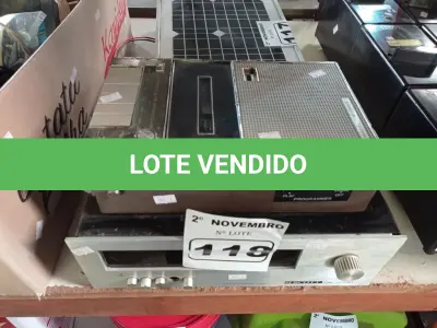 LOTE 118 - 01 GRAVADOR DE FITA CASSETE ANTIGO E 01 TUNER AM/FM MARCA SCOTT MODELO RA2200. (NO ESTADO) ATENÇÃO! FAZER A VISITAÇÃO ANTES DE ARREMATAR, NÃO SABEMOS SE FUNCIONA. LEILÃO NÃO TEM GARANTIA E NEM DEVOLUÇÃO, SUJEITO A POSSÍVEIS AVARIAS VISÍVEIS/OCULTAS E/OU AUSÊNCIA DE COMPONENTES.