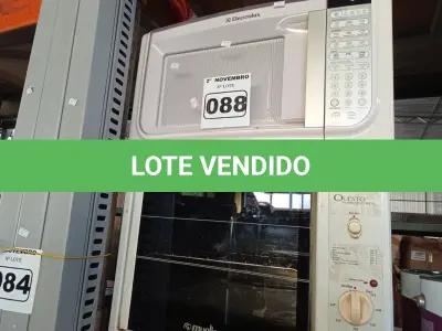 LOTE 088 - 01 MICRO-ONDAS E 01 FORNO ELÉTRICO MARCAS E MODELOS DIVERSOS. (NO ESTADO) ATENÇÃO! FAZER A VISITAÇÃO ANTES DE ARREMATAR, NÃO SABEMOS SE FUNCIONA. LEILÃO NÃO TEM GARANTIA E NEM DEVOLUÇÃO, SUJEITO A POSSÍVEIS AVARIAS VISÍVEIS/OCULTAS E/OU AUSÊNCIA DE COMPONENTES.
