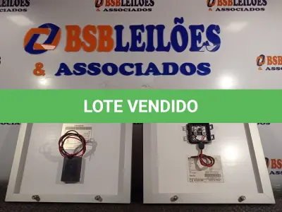 LOTE 315 - 02 PAINÉIS FOTOVOLTAICOS 18V 10W. (NO ESTADO) ATENÇÃO! FAZER A VISITAÇÃO ANTES DE ARREMATAR, NÃO SABEMOS SE FUNCIONA. LEILÃO NÃO TEM GARANTIA E NEM DEVOLUÇÃO, SUJEITO A POSSÍVEIS AVARIAS VISÍVEIS/OCULTAS E/OU AUSÊNCIA DE COMPONENTES.