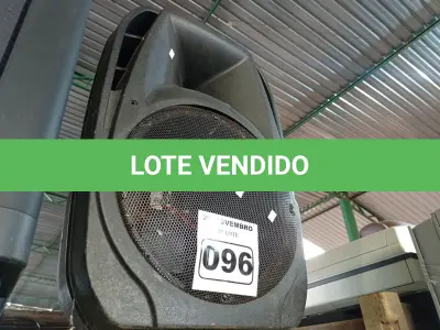 LOTE 096 - 01 CAIXA DE SOM COM AVARIAS. (NO ESTADO) ATENÇÃO! FAZER A VISITAÇÃO ANTES DE ARREMATAR, NÃO SABEMOS SE FUNCIONA. LEILÃO NÃO TEM GARANTIA E NEM DEVOLUÇÃO, SUJEITO A POSSÍVEIS AVARIAS VISÍVEIS/OCULTAS E/OU AUSÊNCIA DE COMPONENTES.