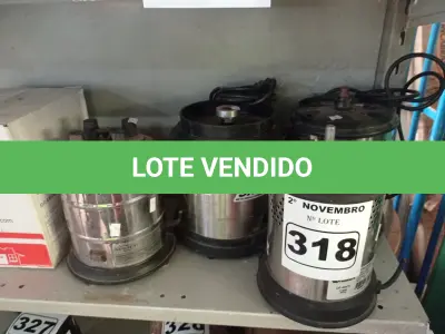 LOTE 318 - 02 BASES DE LIQUIDIFICADOR E 02 BASES DE EXTRATORES DE SUCO INDUSTRIAIS. (NO ESTADO) ATENÇÃO! FAZER A VISITAÇÃO ANTES DE ARREMATAR, NÃO SABEMOS SE FUNCIONA. LEILÃO NÃO TEM GARANTIA E NEM DEVOLUÇÃO, SUJEITO A POSSÍVEIS AVARIAS VISÍVEIS/OCULTAS E/OU AUSÊNCIA DE COMPONENTES.