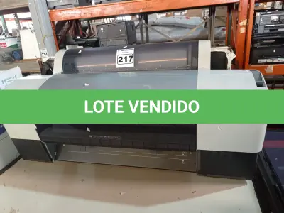 LOTE 217 - 01 PLOTTER MARCA EPSON MODELO PRO 7880. (NO ESTADO) ATENÇÃO! FAZER A VISITAÇÃO ANTES DE ARREMATAR, NÃO SABEMOS SE FUNCIONA. LEILÃO NÃO TEM GARANTIA E NEM DEVOLUÇÃO, SUJEITO A POSSÍVEIS AVARIAS VISÍVEIS/OCULTAS E/OU AUSÊNCIA DE COMPONENTES.