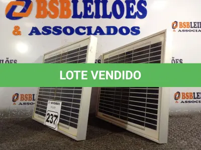 LOTE 237 - 02 PAINÉIS FOTOVOLTAICOS 18V 10W. (NO ESTADO) ATENÇÃO! FAZER A VISITAÇÃO ANTES DE ARREMATAR, NÃO SABEMOS SE FUNCIONA. LEILÃO NÃO TEM GARANTIA E NEM DEVOLUÇÃO, SUJEITO A POSSÍVEIS AVARIAS VISÍVEIS/OCULTAS E/OU AUSÊNCIA DE COMPONENTES.