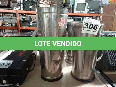 LOTE 306 - 05 COPOS DE LIQUIDIFICADOR INDUSTRIAL. (NO ESTADO) ATENÇÃO! FAZER A VISITAÇÃO ANTES DE ARREMATAR, NÃO SABEMOS SE FUNCIONA. LEILÃO NÃO TEM GARANTIA E NEM DEVOLUÇÃO, SUJEITO A POSSÍVEIS AVARIAS VISÍVEIS/OCULTAS E/OU AUSÊNCIA DE COMPONENTES.