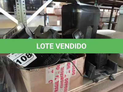 LOTE 108 - 01 FRAGMENTADORA DE PAPEL, 01 RELÓGIO DE PONTO, 02 ESTABILIZADORES VÁRIOS TECLADOS PARA PC E APARELHOS DE TELEFONE MARCAS E MODELOS DIVERSOS. (NO ESTADO) ATENÇÃO! FAZER A VISITAÇÃO ANTES DE ARREMATAR, NÃO SABEMOS SE FUNCIONA. LEILÃO NÃO TEM GARANTIA E NEM DEVOLUÇÃO, SUJEITO A POSSÍVEIS AVARIAS VISÍVEIS/OCULTAS E/OU AUSÊNCIA DE COMPONENTES.