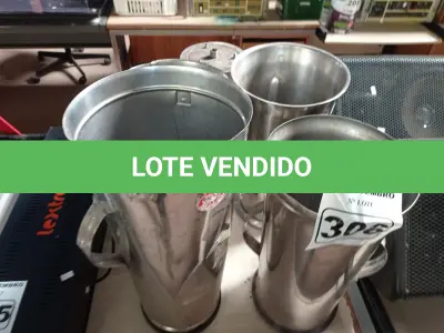 LOTE 306 - 05 COPOS DE LIQUIDIFICADOR INDUSTRIAL. (NO ESTADO) ATENÇÃO! FAZER A VISITAÇÃO ANTES DE ARREMATAR, NÃO SABEMOS SE FUNCIONA. LEILÃO NÃO TEM GARANTIA E NEM DEVOLUÇÃO, SUJEITO A POSSÍVEIS AVARIAS VISÍVEIS/OCULTAS E/OU AUSÊNCIA DE COMPONENTES.