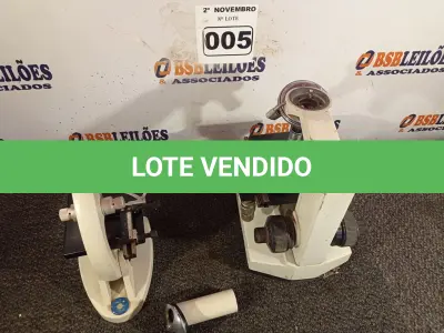 LOTE 005 - 02 BASES DE MICROSCÓPIO. (NO ESTADO) ATENÇÃO! FAZER A VISITAÇÃO ANTES DE ARREMATAR, NÃO SABEMOS SE FUNCIONA. LEILÃO NÃO TEM GARANTIA E NEM DEVOLUÇÃO, SUJEITO A POSSÍVEIS AVARIAS VISÍVEIS/OCULTAS E/OU AUSÊNCIA DE COMPONENTES.