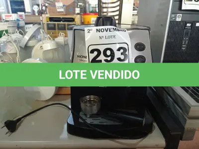 LOTE 293 - 01 CAFETEIRA, 01 TORRADEIRA E 01 PORTA CD. (NO ESTADO) ATENÇÃO! FAZER A VISITAÇÃO ANTES DE ARREMATAR, NÃO SABEMOS SE FUNCIONA. LEILÃO NÃO TEM GARANTIA E NEM DEVOLUÇÃO, SUJEITO A POSSÍVEIS AVARIAS VISÍVEIS/OCULTAS E/OU AUSÊNCIA DE COMPONENTES.