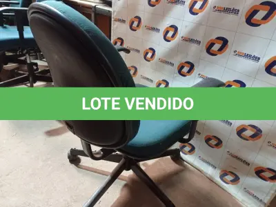 LOTE 187 - 01 CADEIRA DE ESCRITÓRIO COM BASE GIRATÓRIA. (NO ESTADO) ATENÇÃO! FAZER A VISITAÇÃO ANTES DE ARREMATAR, NÃO SABEMOS SE FUNCIONA. LEILÃO NÃO TEM GARANTIA E NEM DEVOLUÇÃO, SUJEITO A POSSÍVEIS AVARIAS VISÍVEIS/OCULTAS E/OU AUSÊNCIA DE COMPONENTES.