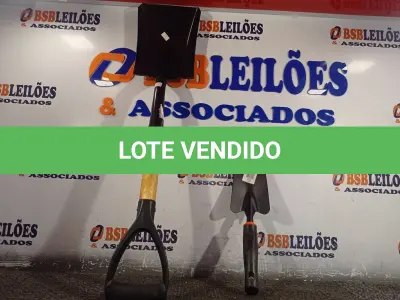 LOTE 018 - 02 PÁS PARA JARDINAGEM. (NO ESTADO) ATENÇÃO! FAZER A VISITAÇÃO ANTES DE ARREMATAR, NÃO SABEMOS SE FUNCIONA. LEILÃO NÃO TEM GARANTIA E NEM DEVOLUÇÃO, SUJEITO A POSSÍVEIS AVARIAS VISÍVEIS/OCULTAS E/OU AUSÊNCIA DE COMPONENTES.