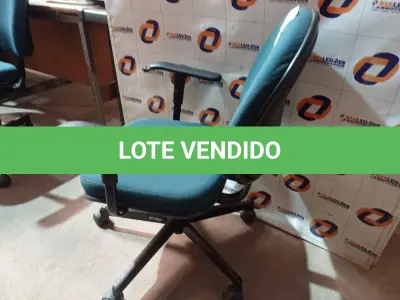 LOTE 187 - 01 CADEIRA DE ESCRITÓRIO COM BASE GIRATÓRIA. (NO ESTADO) ATENÇÃO! FAZER A VISITAÇÃO ANTES DE ARREMATAR, NÃO SABEMOS SE FUNCIONA. LEILÃO NÃO TEM GARANTIA E NEM DEVOLUÇÃO, SUJEITO A POSSÍVEIS AVARIAS VISÍVEIS/OCULTAS E/OU AUSÊNCIA DE COMPONENTES.