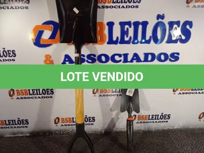 LOTE 018 - 02 PÁS PARA JARDINAGEM. (NO ESTADO) ATENÇÃO! FAZER A VISITAÇÃO ANTES DE ARREMATAR, NÃO SABEMOS SE FUNCIONA. LEILÃO NÃO TEM GARANTIA E NEM DEVOLUÇÃO, SUJEITO A POSSÍVEIS AVARIAS VISÍVEIS/OCULTAS E/OU AUSÊNCIA DE COMPONENTES.