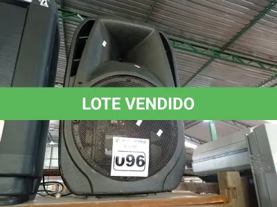 LOTE 096 - 01 CAIXA DE SOM COM AVARIAS. (NO ESTADO) ATENÇÃO! FAZER A VISITAÇÃO ANTES DE ARREMATAR, NÃO SABEMOS SE FUNCIONA. LEILÃO NÃO TEM GARANTIA E NEM DEVOLUÇÃO, SUJEITO A POSSÍVEIS AVARIAS VISÍVEIS/OCULTAS E/OU AUSÊNCIA DE COMPONENTES.