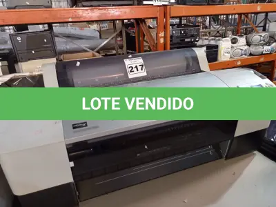 LOTE 217 - 01 PLOTTER MARCA EPSON MODELO PRO 7880. (NO ESTADO) ATENÇÃO! FAZER A VISITAÇÃO ANTES DE ARREMATAR, NÃO SABEMOS SE FUNCIONA. LEILÃO NÃO TEM GARANTIA E NEM DEVOLUÇÃO, SUJEITO A POSSÍVEIS AVARIAS VISÍVEIS/OCULTAS E/OU AUSÊNCIA DE COMPONENTES.
