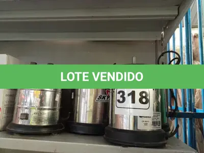 LOTE 318 - 02 BASES DE LIQUIDIFICADOR E 02 BASES DE EXTRATORES DE SUCO INDUSTRIAIS. (NO ESTADO) ATENÇÃO! FAZER A VISITAÇÃO ANTES DE ARREMATAR, NÃO SABEMOS SE FUNCIONA. LEILÃO NÃO TEM GARANTIA E NEM DEVOLUÇÃO, SUJEITO A POSSÍVEIS AVARIAS VISÍVEIS/OCULTAS E/OU AUSÊNCIA DE COMPONENTES.