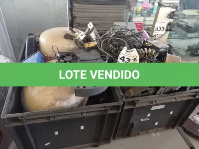 LOTE 431 - 01 LOTE COM SIRENES DE ALARME E ELETRÔNICOS DIVERSOS. (NO ESTADO) ATENÇÃO! FAZER A VISITAÇÃO ANTES DE ARREMATAR, NÃO SABEMOS SE FUNCIONA. LEILÃO NÃO TEM GARANTIA E NEM DEVOLUÇÃO, SUJEITO A POSSÍVEIS AVARIAS VISÍVEIS/OCULTAS E/OU AUSÊNCIA DE COMPONENTES.