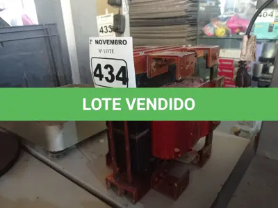 LOTE 434 - 01 TRANSFORMADOR. (NO ESTADO) ATENÇÃO! FAZER A VISITAÇÃO ANTES DE ARREMATAR, NÃO SABEMOS SE FUNCIONA. LEILÃO NÃO TEM GARANTIA E NEM DEVOLUÇÃO, SUJEITO A POSSÍVEIS AVARIAS VISÍVEIS/OCULTAS E/OU AUSÊNCIA DE COMPONENTES.