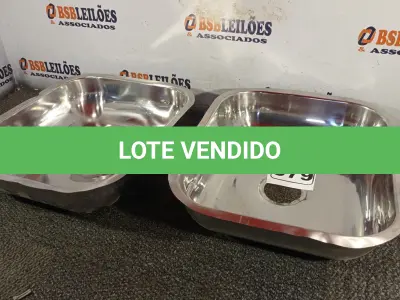 LOTE 579 - 02 CUBAS RASAS PARA PIA EM INOX 40X34X11CM. (NO ESTADO) ATENÇÃO! FAZER A VISITAÇÃO ANTES DE ARREMATAR, NÃO SABEMOS SE FUNCIONA. LEILÃO NÃO TEM GARANTIA E NEM DEVOLUÇÃO, SUJEITO A POSSÍVEIS AVARIAS VISÍVEIS/OCULTAS E/OU AUSÊNCIA DE COMPONENTES.