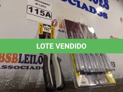 LOTE 115 - 01 KIT DE CHAVES FENDA/PHILIPS E 01 ALICATE UNIVERSAL 8”. (NO ESTADO) ATENÇÃO! FAZER A VISITAÇÃO ANTES DE ARREMATAR, NÃO SABEMOS SE FUNCIONA. LEILÃO NÃO TEM GARANTIA E NEM DEVOLUÇÃO, SUJEITO A POSSÍVEIS AVARIAS VISÍVEIS/OCULTAS E/OU AUSÊNCIA DE COMPONENTES.