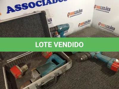 LOTE 354 - 01 MALETA E 04 FURADEIRAS MARCAS E MODELOS DIVERSOS COM PARA RETIRADA DE PEÇAS. (NO ESTADO) ATENÇÃO! FAZER A VISITAÇÃO ANTES DE ARREMATAR, NÃO SABEMOS SE FUNCIONA. LEILÃO NÃO TEM GARANTIA E NEM DEVOLUÇÃO, SUJEITO A POSSÍVEIS AVARIAS VISÍVEIS/OCULTAS E/OU AUSÊNCIA DE COMPONENTES.