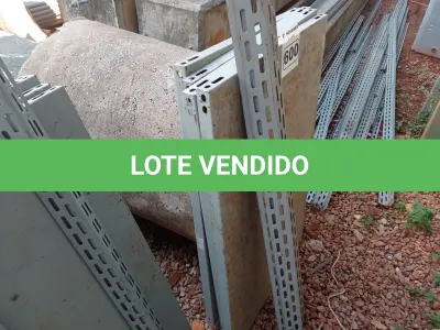 LOTE 600 - 01 ESTANTE DE FERRO DESMONTADA COM 04 PRATELEIRAS. (NO ESTADO) ATENÇÃO! FAZER A VISITAÇÃO ANTES DE ARREMATAR, NÃO SABEMOS SE FUNCIONA. LEILÃO NÃO TEM GARANTIA E NEM DEVOLUÇÃO, SUJEITO A POSSÍVEIS AVARIAS VISÍVEIS/OCULTAS E/OU AUSÊNCIA DE COMPONENTES.