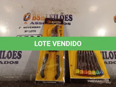 LOTE 250 - 01 ALICATE DE PODA E 01 KIT DE CHAVES TORX. (NO ESTADO) ATENÇÃO! FAZER A VISITAÇÃO ANTES DE ARREMATAR, NÃO SABEMOS SE FUNCIONA. LEILÃO NÃO TEM GARANTIA E NEM DEVOLUÇÃO, SUJEITO A POSSÍVEIS AVARIAS VISÍVEIS/OCULTAS E/OU AUSÊNCIA DE COMPONENTES.