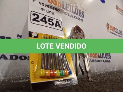 LOTE 245 - 01 KIT DE CHAVES TORX E 01 ALICATE DE PRESSÃO. (NO ESTADO) ATENÇÃO! FAZER A VISITAÇÃO ANTES DE ARREMATAR, NÃO SABEMOS SE FUNCIONA. LEILÃO NÃO TEM GARANTIA E NEM DEVOLUÇÃO, SUJEITO A POSSÍVEIS AVARIAS VISÍVEIS/OCULTAS E/OU AUSÊNCIA DE COMPONENTES.