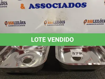 LOTE 579 - 02 CUBAS RASAS PARA PIA EM INOX 40X34X11CM. (NO ESTADO) ATENÇÃO! FAZER A VISITAÇÃO ANTES DE ARREMATAR, NÃO SABEMOS SE FUNCIONA. LEILÃO NÃO TEM GARANTIA E NEM DEVOLUÇÃO, SUJEITO A POSSÍVEIS AVARIAS VISÍVEIS/OCULTAS E/OU AUSÊNCIA DE COMPONENTES.
