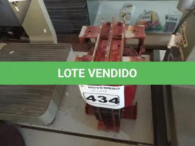 LOTE 434 - 01 TRANSFORMADOR. (NO ESTADO) ATENÇÃO! FAZER A VISITAÇÃO ANTES DE ARREMATAR, NÃO SABEMOS SE FUNCIONA. LEILÃO NÃO TEM GARANTIA E NEM DEVOLUÇÃO, SUJEITO A POSSÍVEIS AVARIAS VISÍVEIS/OCULTAS E/OU AUSÊNCIA DE COMPONENTES.
