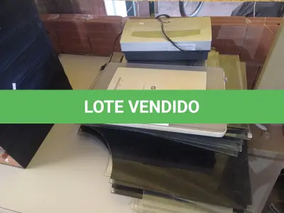 LOTE 424 - 01 SCANNER, 01 APARELHO DE DVD, 01 CABEÇA DE FRAGMENTADORA E VÁRIOS RECORTES DE VIDRO TAMANHOS DIVERSOS. (NO ESTADO) ATENÇÃO! FAZER A VISITAÇÃO ANTES DE ARREMATAR, NÃO SABEMOS SE FUNCIONA. LEILÃO NÃO TEM GARANTIA E NEM DEVOLUÇÃO, SUJEITO A POSSÍVEIS AVARIAS VISÍVEIS/OCULTAS E/OU AUSÊNCIA DE COMPONENTES.