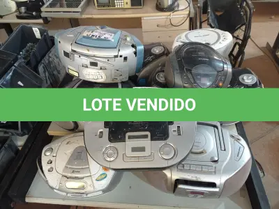 LOTE 352 - 10 APARELHOS DE SOM MARCAS E MODELOS DIVERSOS. (NO ESTADO) ATENÇÃO! FAZER A VISITAÇÃO ANTES DE ARREMATAR, NÃO SABEMOS SE FUNCIONA. LEILÃO NÃO TEM GARANTIA E NEM DEVOLUÇÃO, SUJEITO A POSSÍVEIS AVARIAS VISÍVEIS/OCULTAS E/OU AUSÊNCIA DE COMPONENTES.