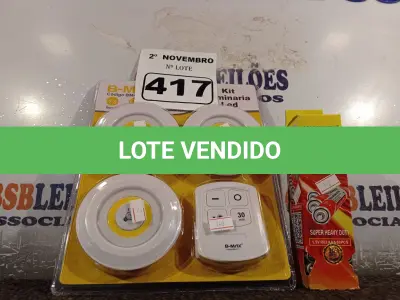 LOTE 417 - 01 KIT LUMINÁRIA DE LED E CAIXA DE PILHAS AAA. (NO ESTADO) ATENÇÃO! FAZER A VISITAÇÃO ANTES DE ARREMATAR, NÃO SABEMOS SE FUNCIONA. LEILÃO NÃO TEM GARANTIA E NEM DEVOLUÇÃO, SUJEITO A POSSÍVEIS AVARIAS VISÍVEIS/OCULTAS E/OU AUSÊNCIA DE COMPONENTES.