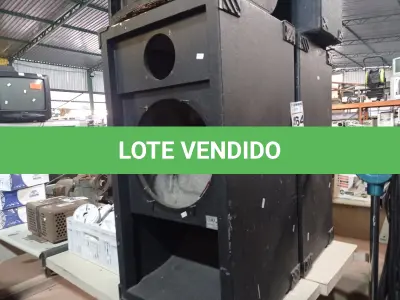 LOTE 464 - 04 CAIXAS DE SOM INCOMPLETAS. (NO ESTADO) ATENÇÃO! FAZER A VISITAÇÃO ANTES DE ARREMATAR, NÃO SABEMOS SE FUNCIONA. LEILÃO NÃO TEM GARANTIA E NEM DEVOLUÇÃO, SUJEITO A POSSÍVEIS AVARIAS VISÍVEIS/OCULTAS E/OU AUSÊNCIA DE COMPONENTES.