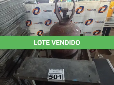LOTE 501 - 01 CARRINHO PARA TRANSPORTE E 01 CILINDRO DE GÁS ACETILENO. (NO ESTADO) ATENÇÃO! FAZER A VISITAÇÃO ANTES DE ARREMATAR, NÃO SABEMOS SE FUNCIONA. LEILÃO NÃO TEM GARANTIA E NEM DEVOLUÇÃO, SUJEITO A POSSÍVEIS AVARIAS VISÍVEIS/OCULTAS E/OU AUSÊNCIA DE COMPONENTES.