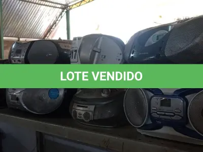 LOTE 517 - 01 LOTE COM VÁRIOS APARELHOS DE SOM MARCAS E MODELOS DIVERSOS. (NO ESTADO) ATENÇÃO! FAZER A VISITAÇÃO ANTES DE ARREMATAR, NÃO SABEMOS SE FUNCIONA. LEILÃO NÃO TEM GARANTIA E NEM DEVOLUÇÃO, SUJEITO A POSSÍVEIS AVARIAS VISÍVEIS/OCULTAS E/OU AUSÊNCIA DE COMPONENTES.