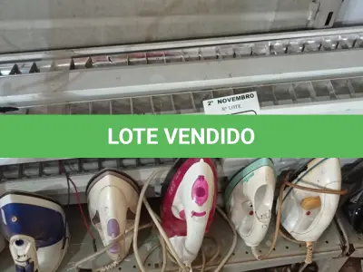 LOTE 560 - 01 LOTE COM VÁRIAS LUMINÁRIAS E FERROS DE PASSAR MARCAS E MODELOS DIVERSOS. (NO ESTADO) ATENÇÃO! FAZER A VISITAÇÃO ANTES DE ARREMATAR, NÃO SABEMOS SE FUNCIONA. LEILÃO NÃO TEM GARANTIA E NEM DEVOLUÇÃO, SUJEITO A POSSÍVEIS AVARIAS VISÍVEIS/OCULTAS E/OU AUSÊNCIA DE COMPONENTES.