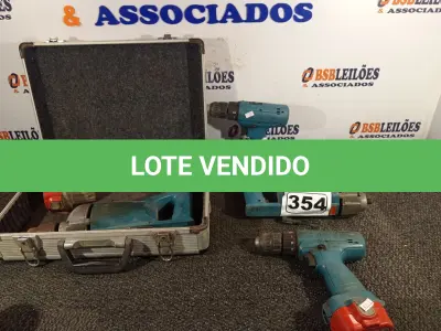 LOTE 354 - 01 MALETA E 04 FURADEIRAS MARCAS E MODELOS DIVERSOS COM PARA RETIRADA DE PEÇAS. (NO ESTADO) ATENÇÃO! FAZER A VISITAÇÃO ANTES DE ARREMATAR, NÃO SABEMOS SE FUNCIONA. LEILÃO NÃO TEM GARANTIA E NEM DEVOLUÇÃO, SUJEITO A POSSÍVEIS AVARIAS VISÍVEIS/OCULTAS E/OU AUSÊNCIA DE COMPONENTES.