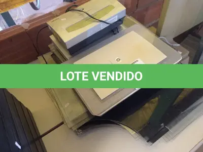 LOTE 424 - 01 SCANNER, 01 APARELHO DE DVD, 01 CABEÇA DE FRAGMENTADORA E VÁRIOS RECORTES DE VIDRO TAMANHOS DIVERSOS. (NO ESTADO) ATENÇÃO! FAZER A VISITAÇÃO ANTES DE ARREMATAR, NÃO SABEMOS SE FUNCIONA. LEILÃO NÃO TEM GARANTIA E NEM DEVOLUÇÃO, SUJEITO A POSSÍVEIS AVARIAS VISÍVEIS/OCULTAS E/OU AUSÊNCIA DE COMPONENTES.