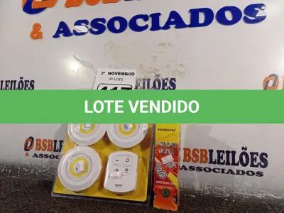 LOTE 417 - 01 KIT LUMINÁRIA DE LED E CAIXA DE PILHAS AAA. (NO ESTADO) ATENÇÃO! FAZER A VISITAÇÃO ANTES DE ARREMATAR, NÃO SABEMOS SE FUNCIONA. LEILÃO NÃO TEM GARANTIA E NEM DEVOLUÇÃO, SUJEITO A POSSÍVEIS AVARIAS VISÍVEIS/OCULTAS E/OU AUSÊNCIA DE COMPONENTES.