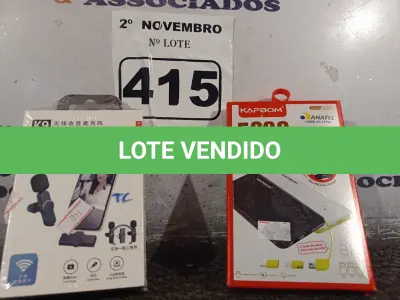 LOTE 415 - 01 MICROFONE SEM FIO E 01 CARREGADOR PORTÁTIL. (NO ESTADO) ATENÇÃO! FAZER A VISITAÇÃO ANTES DE ARREMATAR, NÃO SABEMOS SE FUNCIONA. LEILÃO NÃO TEM GARANTIA E NEM DEVOLUÇÃO, SUJEITO A POSSÍVEIS AVARIAS VISÍVEIS/OCULTAS E/OU AUSÊNCIA DE COMPONENTES.