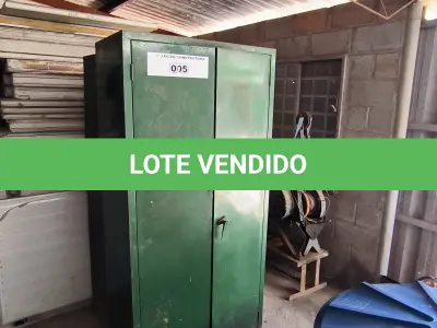 LOTE 005 - 01 ARMÁRIO 02 PORTAS E 01 ARMÁRIO ROUPEIRO INCOMPLETO (NO ESTADO, NÃO SABEMOS SE FUNCIONA. LEILÃO NÃO TEM GARANTIA E NEM DEVOLUÇÃO).