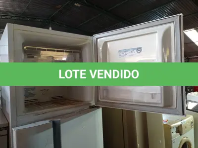 LOTE 215 - 01 GELADEIRA FROST FREE MARCA ELECTROLUX 220V. (NO ESTADO) ATENÇÃO! FAZER A VISITAÇÃO ANTES DE ARREMATAR, NÃO SABEMOS SE FUNCIONA. LEILÃO NÃO TEM GARANTIA E NEM DEVOLUÇÃO, SUJEITO A POSSÍVEIS AVARIAS VISÍVEIS/OCULTAS E/OU AUSÊNCIA DE COMPONENTES.