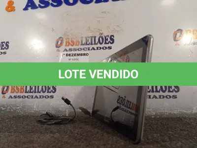 LOTE 032 - 01 TABLET SAMSUNG COM CABO. (NO ESTADO) ATENÇÃO! FAZER A VISITAÇÃO ANTES DE ARREMATAR, NÃO SABEMOS SE FUNCIONA. LEILÃO NÃO TEM GARANTIA E NEM DEVOLUÇÃO, SUJEITO A POSSÍVEIS AVARIAS VISÍVEIS/OCULTAS E/OU AUSÊNCIA DE COMPONENTES.