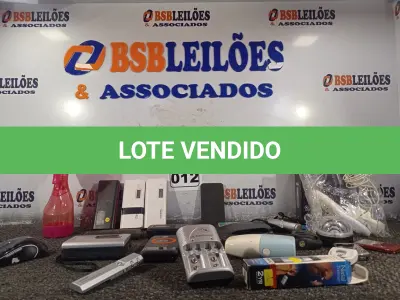 LOTE 012 - 01 LOTE COM VÁRIOS CARREGADORES PORTÁTEIS E ELETRÔNICOS DIVERSOS. (NO ESTADO) ATENÇÃO! FAZER A VISITAÇÃO ANTES DE ARREMATAR, NÃO SABEMOS SE FUNCIONA. LEILÃO NÃO TEM GARANTIA E NEM DEVOLUÇÃO, SUJEITO A POSSÍVEIS AVARIAS VISÍVEIS/OCULTAS E/OU AUSÊNCIA DE COMPONENTES.