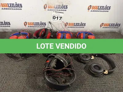 LOTE 017 - 01 LOTE COM VÁRIOS FONES DE OUVIDO E PISCAS PARA MOTO MARCAS E MODELOS DIVERSOS. (NO ESTADO) ATENÇÃO! FAZER A VISITAÇÃO ANTES DE ARREMATAR, NÃO SABEMOS SE FUNCIONA. LEILÃO NÃO TEM GARANTIA E NEM DEVOLUÇÃO, SUJEITO A POSSÍVEIS AVARIAS VISÍVEIS/OCULTAS E/OU AUSÊNCIA DE COMPONENTES.