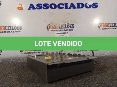 LOTE 019 - 01 MESA DE SOM WATTISOM MODELO MXM4. (NO ESTADO) ATENÇÃO! FAZER A VISITAÇÃO ANTES DE ARREMATAR, NÃO SABEMOS SE FUNCIONA. LEILÃO NÃO TEM GARANTIA E NEM DEVOLUÇÃO, SUJEITO A POSSÍVEIS AVARIAS VISÍVEIS/OCULTAS E/OU AUSÊNCIA DE COMPONENTES.