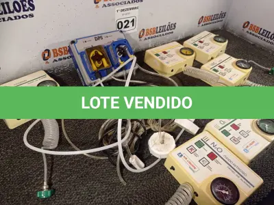 LOTE 021 - 01 BOMBA PARA DETERGENTE E 06 PAINÉIS DE OXIGÊNIO. (NO ESTADO) ATENÇÃO! FAZER A VISITAÇÃO ANTES DE ARREMATAR, NÃO SABEMOS SE FUNCIONA. LEILÃO NÃO TEM GARANTIA E NEM DEVOLUÇÃO, SUJEITO A POSSÍVEIS AVARIAS VISÍVEIS/OCULTAS E/OU AUSÊNCIA DE COMPONENTES.