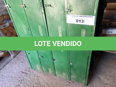 LOTE 013 - 02 ARMÁRIOS ROUPEIROS EM AÇO INCOMPLETOS (NO ESTADO, NÃO SABEMOS SE FUNCIONA. LEILÃO NÃO TEM GARANTIA E NEM DEVOLUÇÃO).