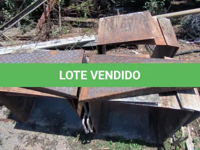 LOTE 074 - 01 LOTE COM FORMAS EM FERRO QUADRADAS PARA SAPATAS E DEGRAUS PARA ESCADA (NO ESTADO, NÃO SABEMOS SE FUNCIONA. LEILÃO NÃO TEM GARANTIA E NEM DEVOLUÇÃO).
