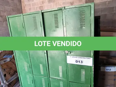 LOTE 013 - 02 ARMÁRIOS ROUPEIROS EM AÇO INCOMPLETOS (NO ESTADO, NÃO SABEMOS SE FUNCIONA. LEILÃO NÃO TEM GARANTIA E NEM DEVOLUÇÃO).